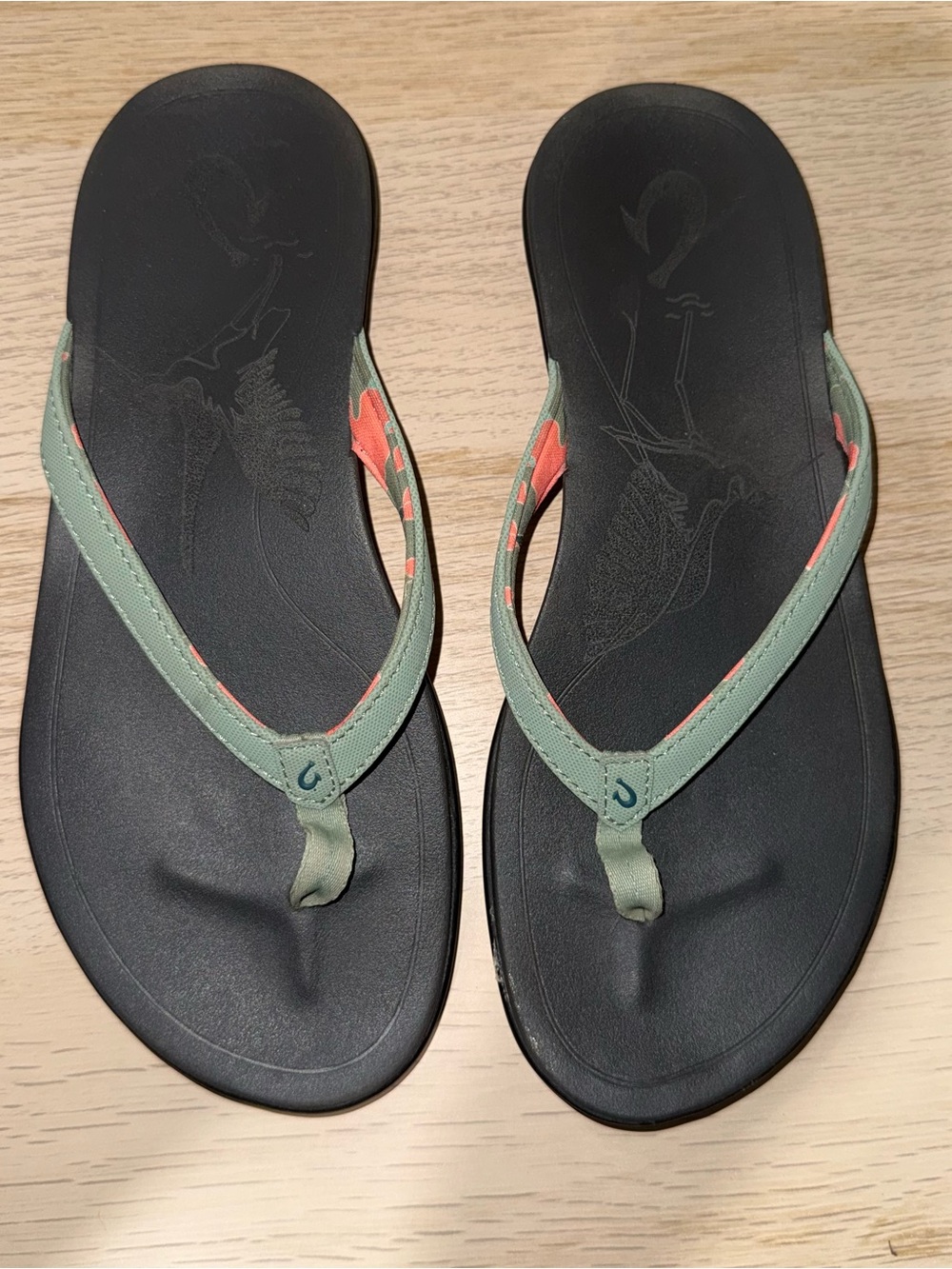 OluKai Ho‘opio Women’s Size 7 Flip Flops Sage Green Coral Beach Sandals